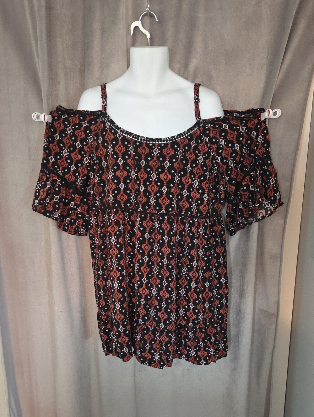 torrid 3 Rust and Black Geometric Cold-Shoulder Camisole